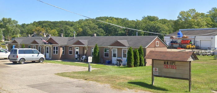 Lakeview Bar and Motel (Cancun, Lobdell Lake Motel, Lakeview Motel) - 2023 Street View (newer photo)